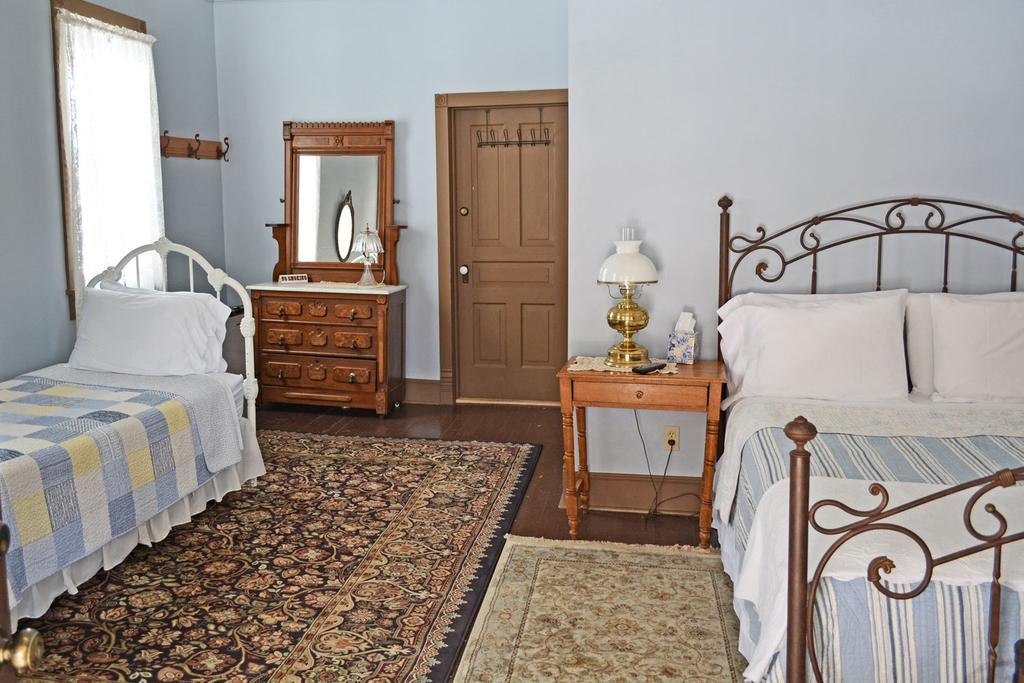 Hotel Backwoods Bed And Bath McGregor Exterior foto