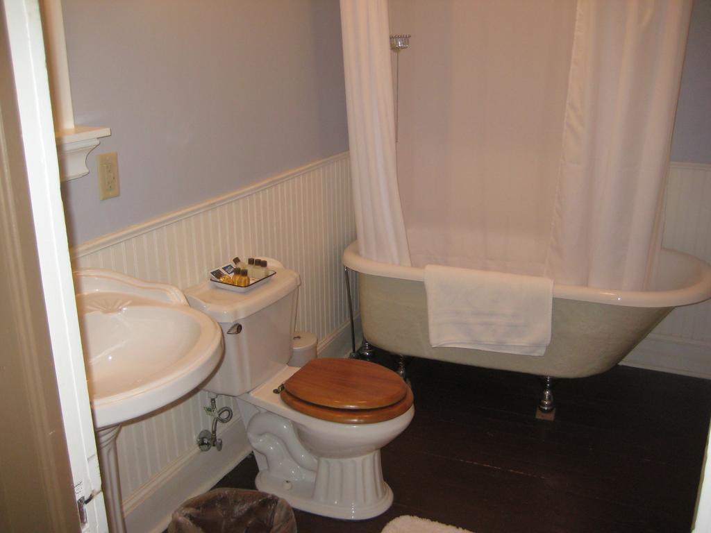 Hotel Backwoods Bed And Bath McGregor Exterior foto
